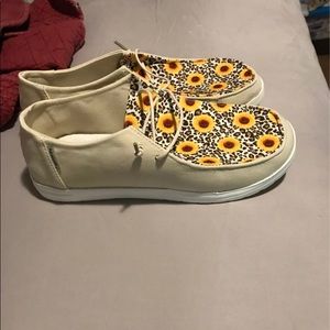 Custom hey-dudes never worn size 9